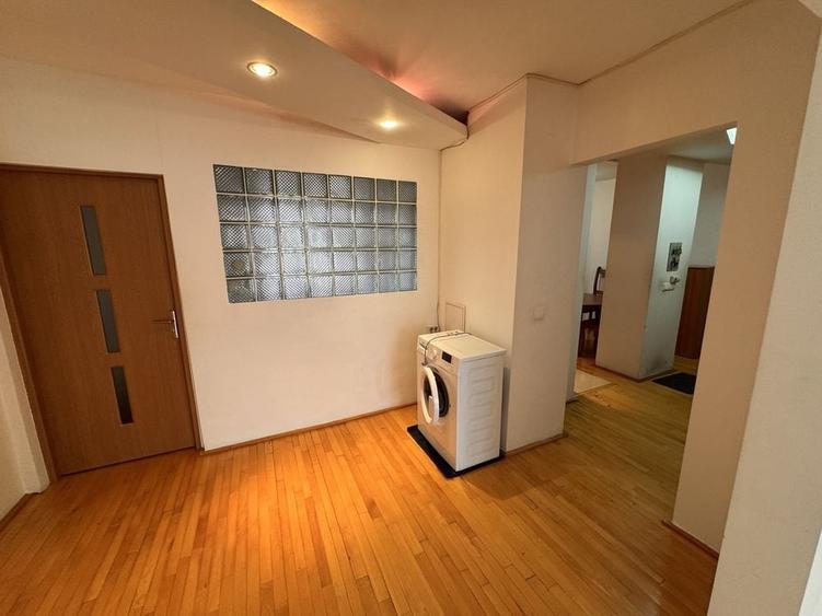 Apartament cu 4 camere decomandat în Tudor