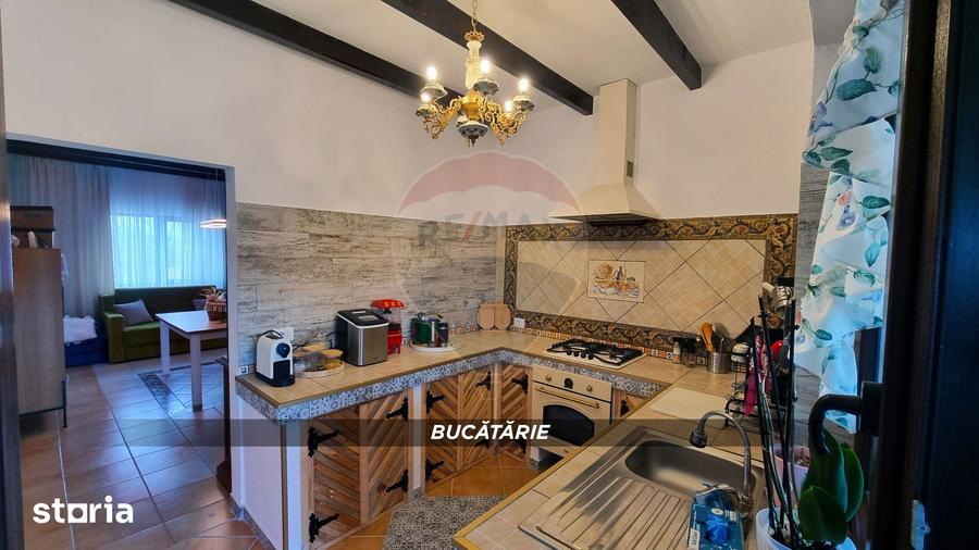 Casă cu 5 camere cu Teren 1000 Mp în Recea