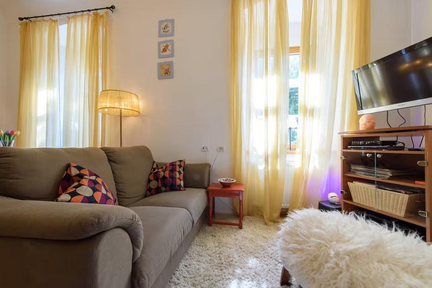 Apartament cu 2 camere nedecomandat în Centrul Istoric