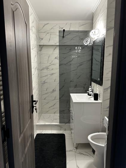 Apartament cu 2 camere decomandat în Far