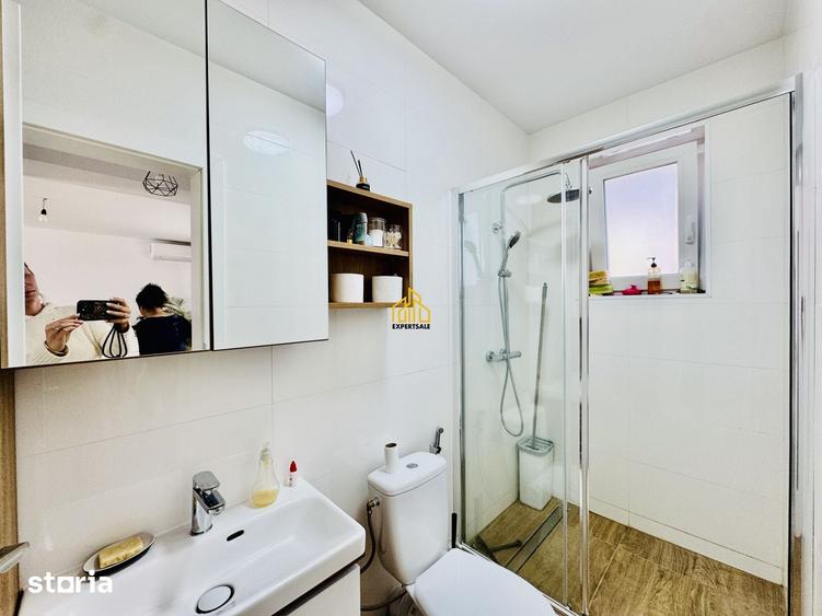 Casă cu 5 camere cu Teren 300 Mp în Domnești