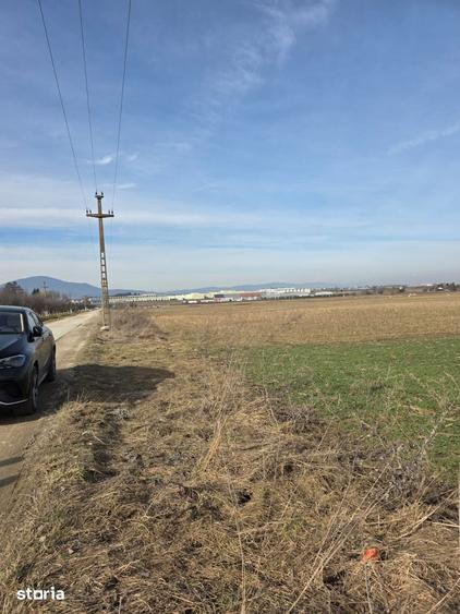Teren de 16000 mp, în Tractorul