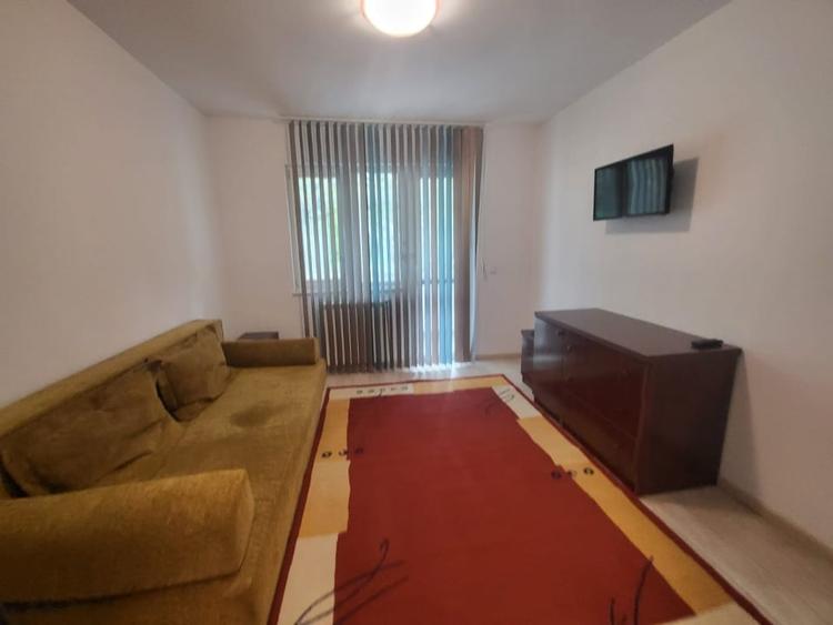Apartament cu 4 camere decomandat în Tătărași