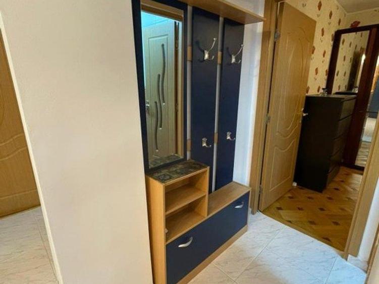 Apartament cu 3 camere decomandat în Lizeanu