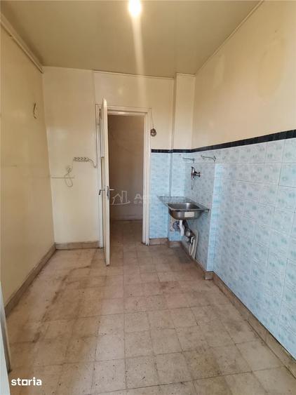 Apartament cu 3 camere decomandat în Tei