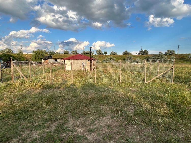 Teren Construcții intravilan de 1000 mp, în Bărboși