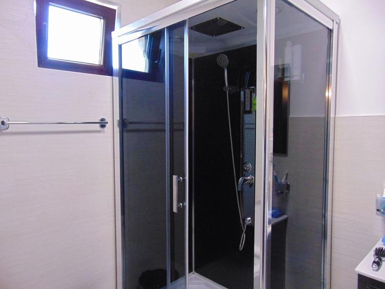 Casă individuală cu 5 camere cu Canalizare în Nord