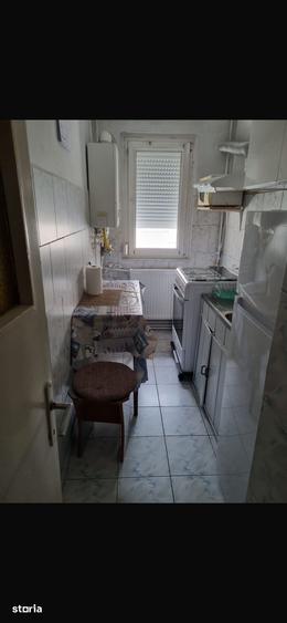 Apartament cu 3 camere semidecomandat în Sud