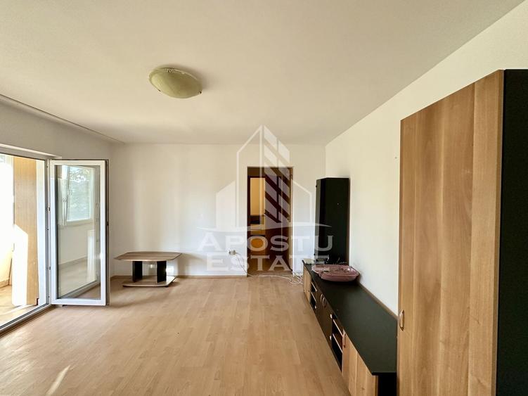 Apartament cu 2 camere semidecomandat, mobilat în Lipovei