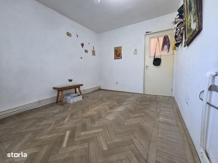 Apartament cu 3 camere în Micro 40