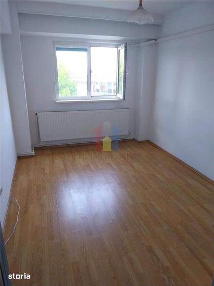 Apartament cu 3 camere în Tineretului