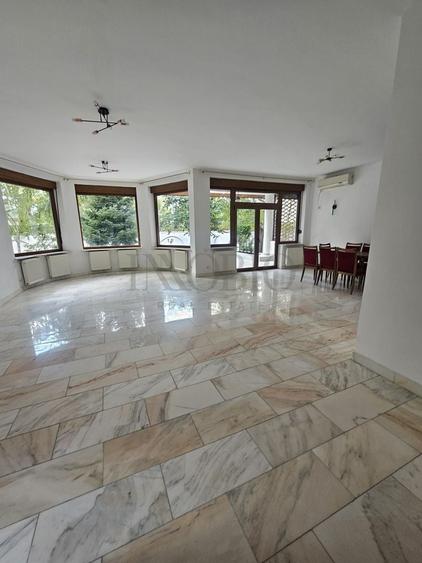 Casă individuală cu 5 camere cu Canalizare în Herăstrău