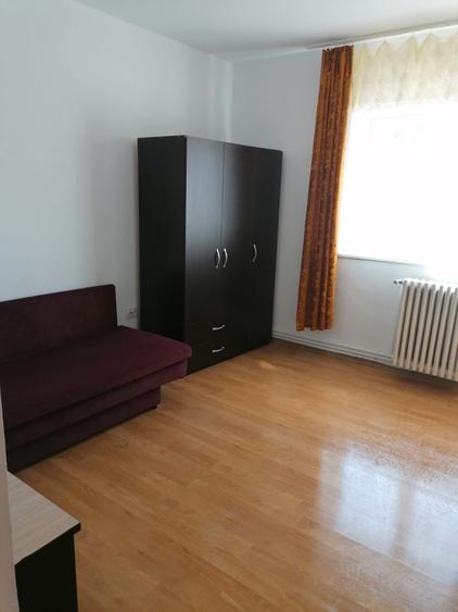 Apartament cu 2 camere decomandat în Gruia