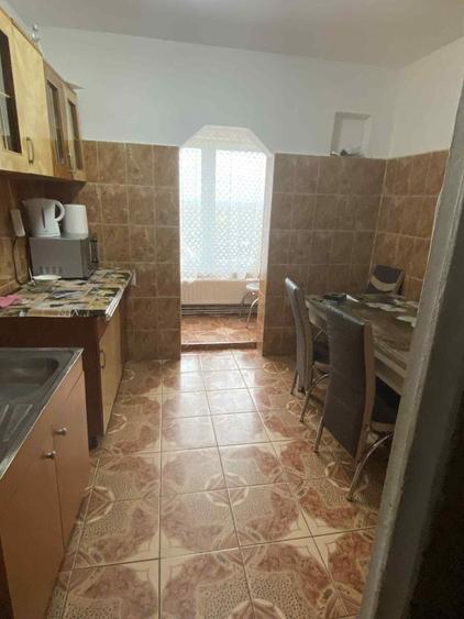 Apartament cu 2 camere decomandat în Hurez