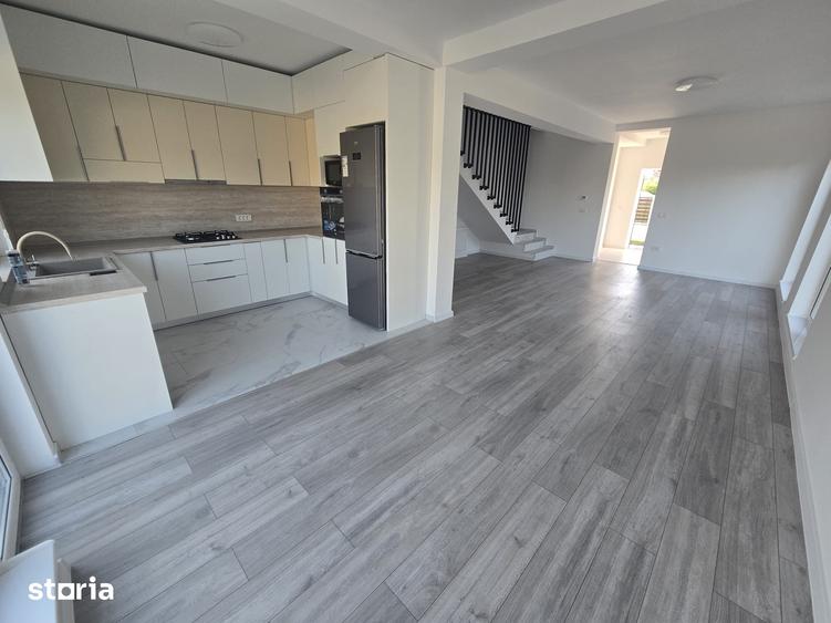 Casă cu 4 camere cu Teren 250 Mp în Moșnița Nouă