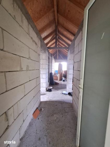 Casă cu 4 camere cu Teren 800 Mp în Stâlpeni