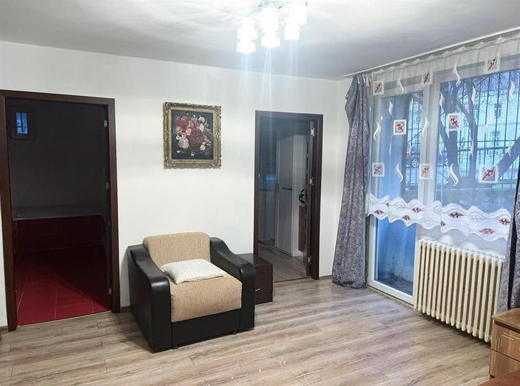 Apartament cu 3 camere semidecomandat în Rogerius