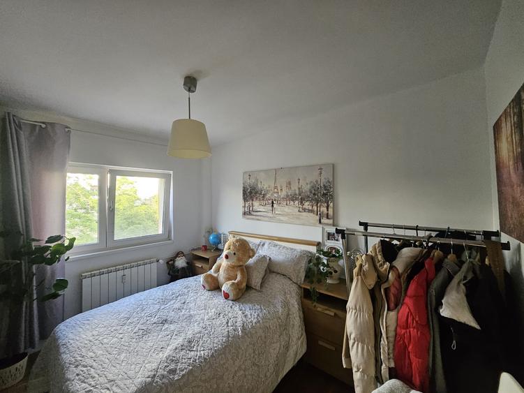 Apartament cu 4 camere semidecomandat, mobilat în Teiul Doamnei