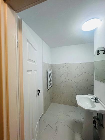 Apartament cu 4 camere decomandat în Tineretului