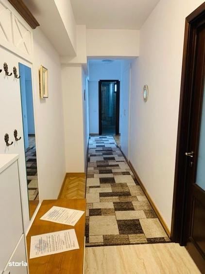 Apartament cu 3 camere decomandat în Victoriei