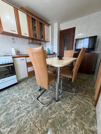 Apartament cu 4 camere decomandat în Central