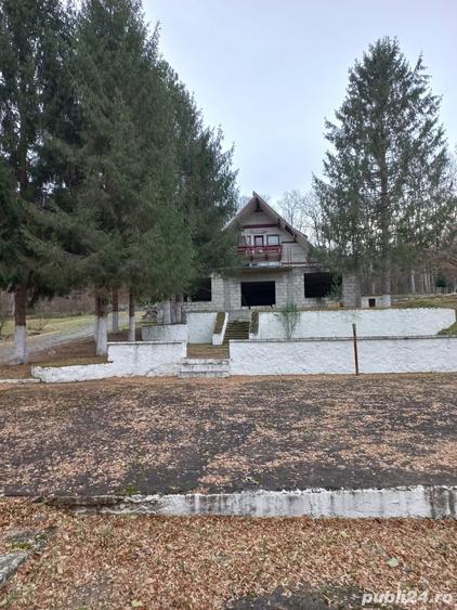 Casă cu 20 camere cu Teren 10000 Mp în Central