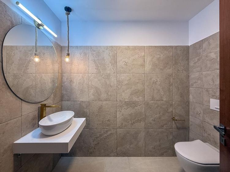 Apartament cu 3 camere semidecomandat, mobilat în Primăverii