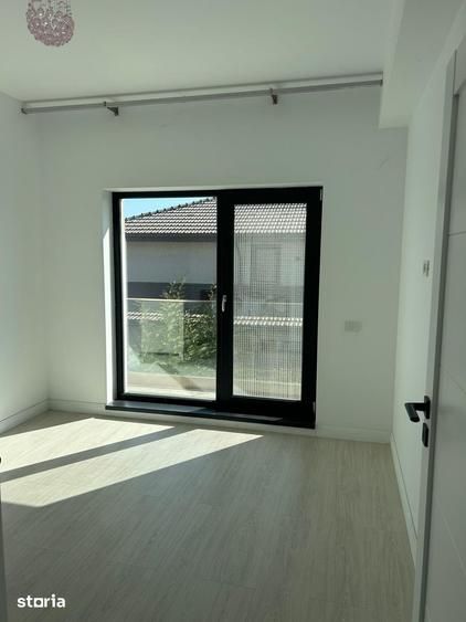 Casă cu 4 camere cu Teren 240 Mp în Central