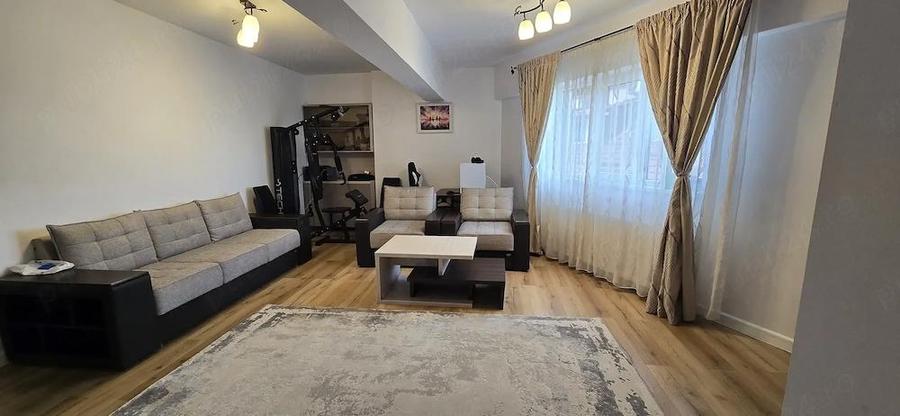 Apartament cu 4 camere decomandat în Vest