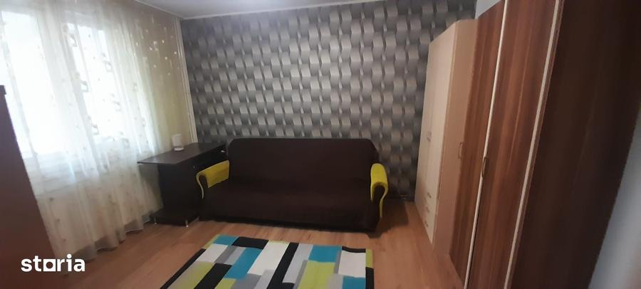 Apartament cu 3 camere decomandat în Drumul Taberei