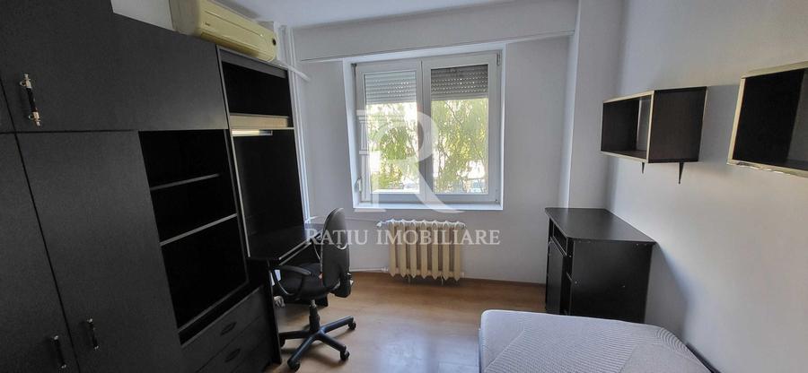 Apartament cu 3 camere decomandat, mobilat în Decebal