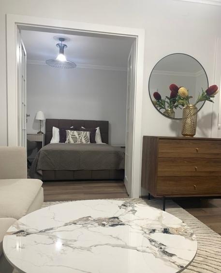 Apartament cu 3 camere semidecomandat, mobilat în Ultracentral