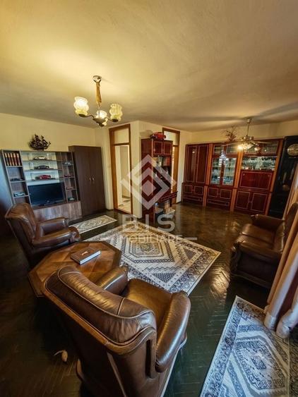 Apartament cu 4 camere decomandat în Ultracentral
