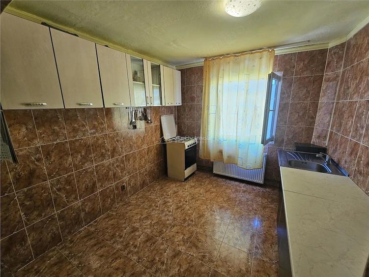 Apartament cu 2 camere semidecomandat în Micro III