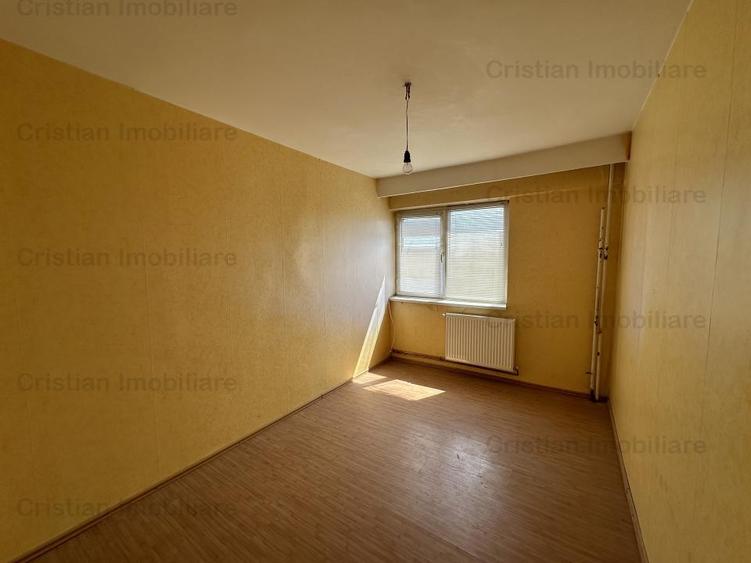 Apartament cu 3 camere decomandat în Viziru 3