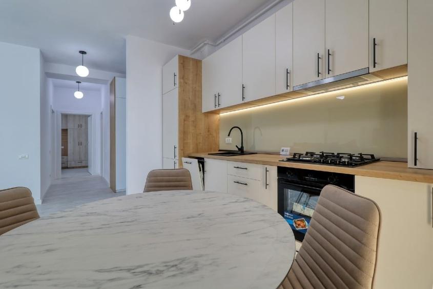Apartament cu 3 camere decomandat, mobilat în Decebal