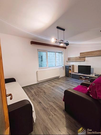 Apartament cu 4 camere decomandat în Titulescu