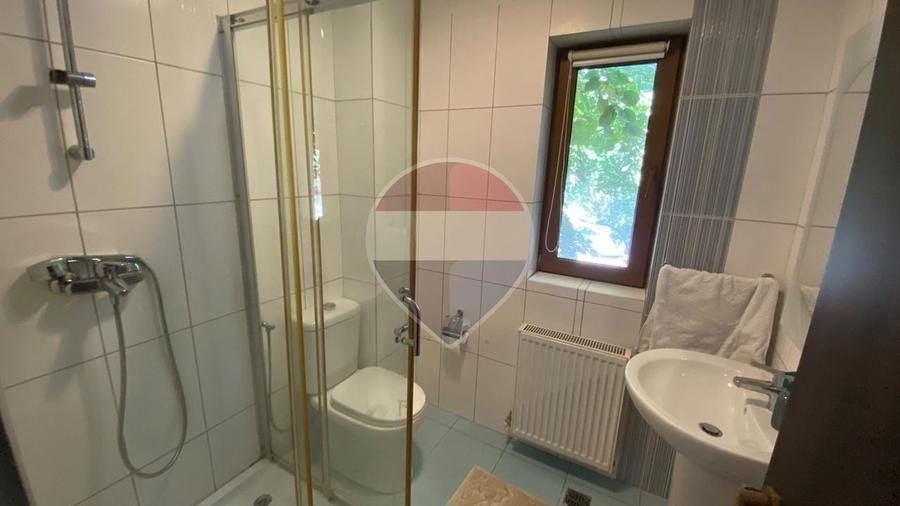 Casă individuală cu 4 camere cu Teren 188 Mp în 1 Decembrie