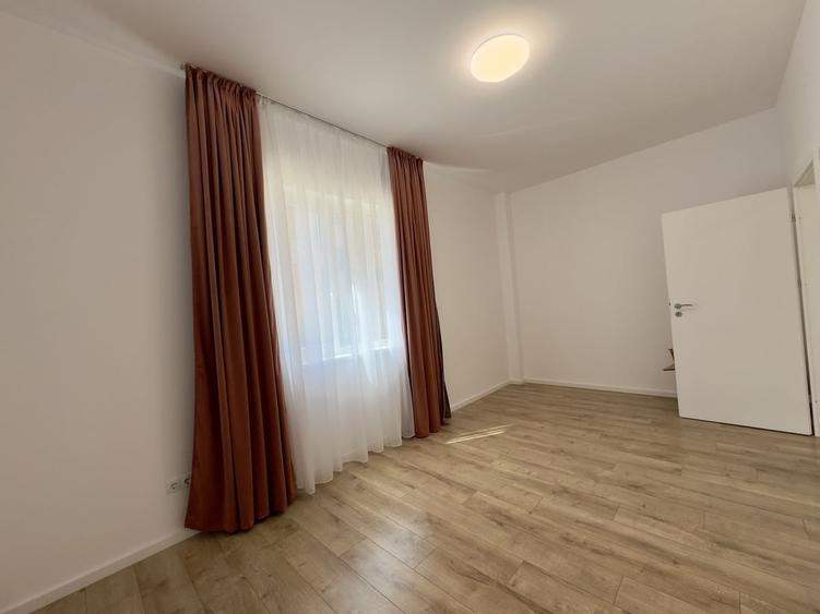 Apartament cu 3 camere semidecomandat în Sud