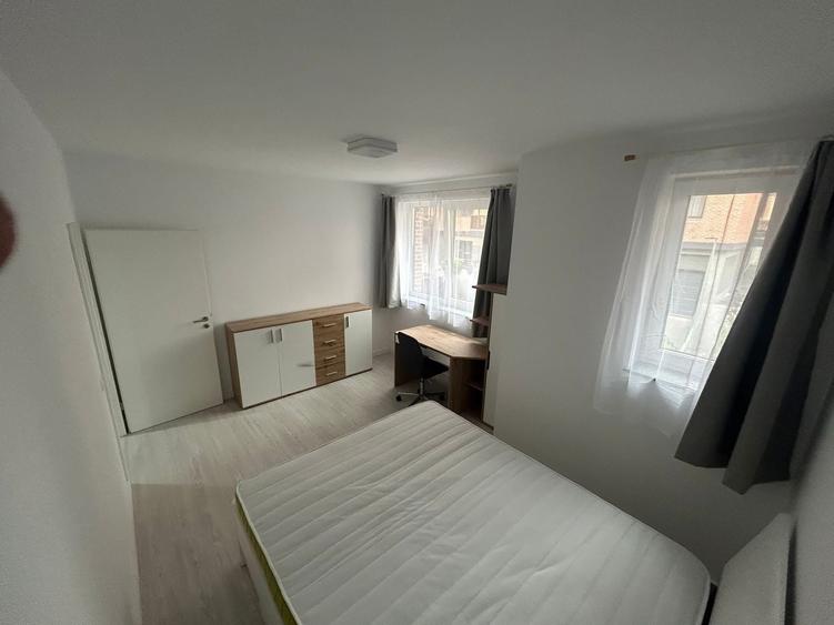 Apartament cu 3 camere semidecomandat în Exterior Vest