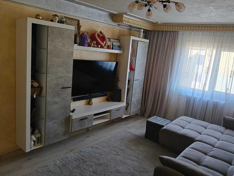 Apartament cu 3 camere decomandat în Canta