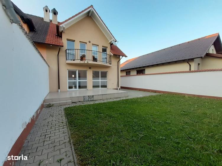 Casă cu 3 camere în Șelimbăr