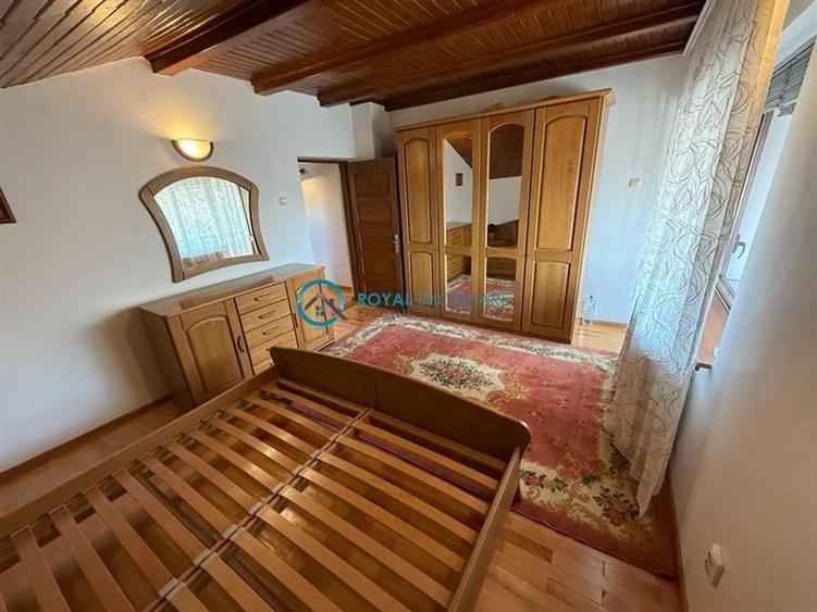 Casă individuală cu 7 camere cu Canalizare în Cioceanu