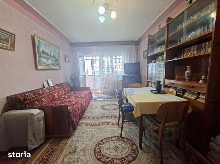 Apartament cu 3 camere decomandat în Hala Centrală