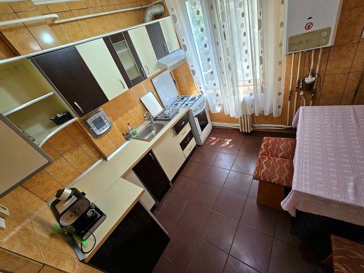 Apartament cu 3 camere semidecomandat în Central