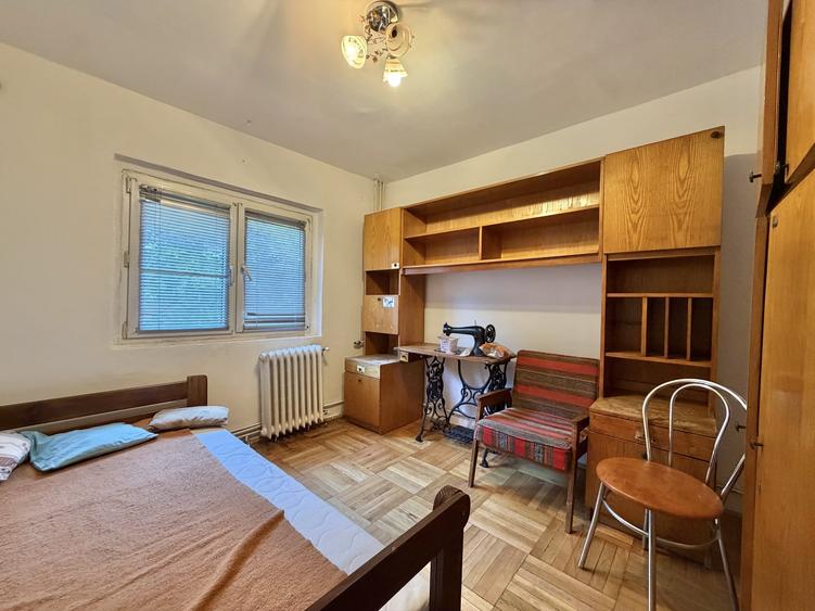 Apartament cu 4 camere decomandat, mobilat în Dâmbovița