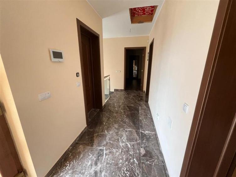 Casă individuală cu 5 camere cu Teren 600 Mp în Exterior Est