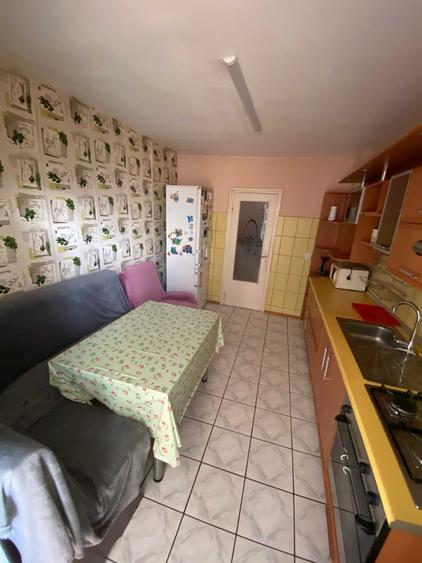 Apartament cu 3 camere decomandat în Vasile Aaron