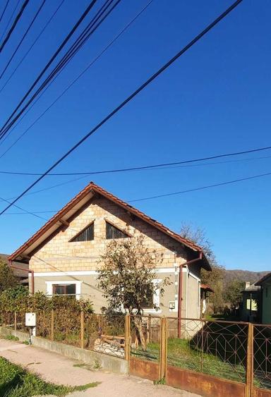 Casă cu 4 camere în Beclean