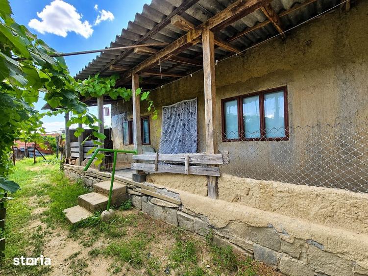 Casă cu 4 camere cu Teren 1400 Mp în Cerna